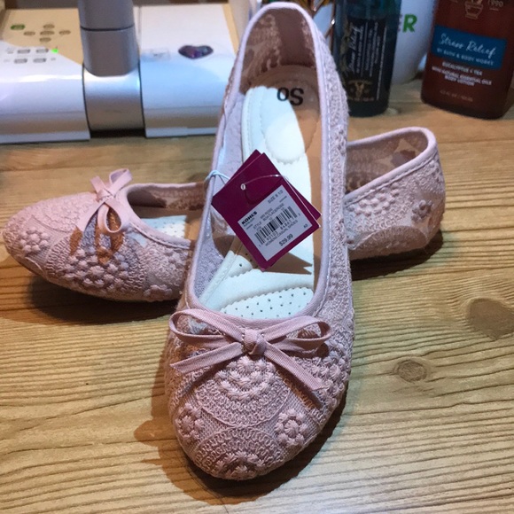 Flat Rose Crotched Shoes